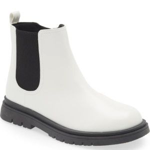 Nordstrom Open Edit Tiana Chelsea boot. Never worn. Kids size 3.
